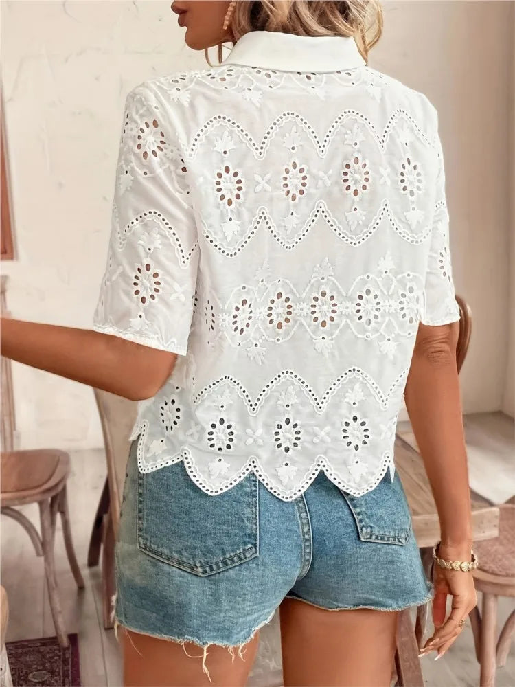 Camisa Delicaté Marise - Bordados Florais Vazados em Laise