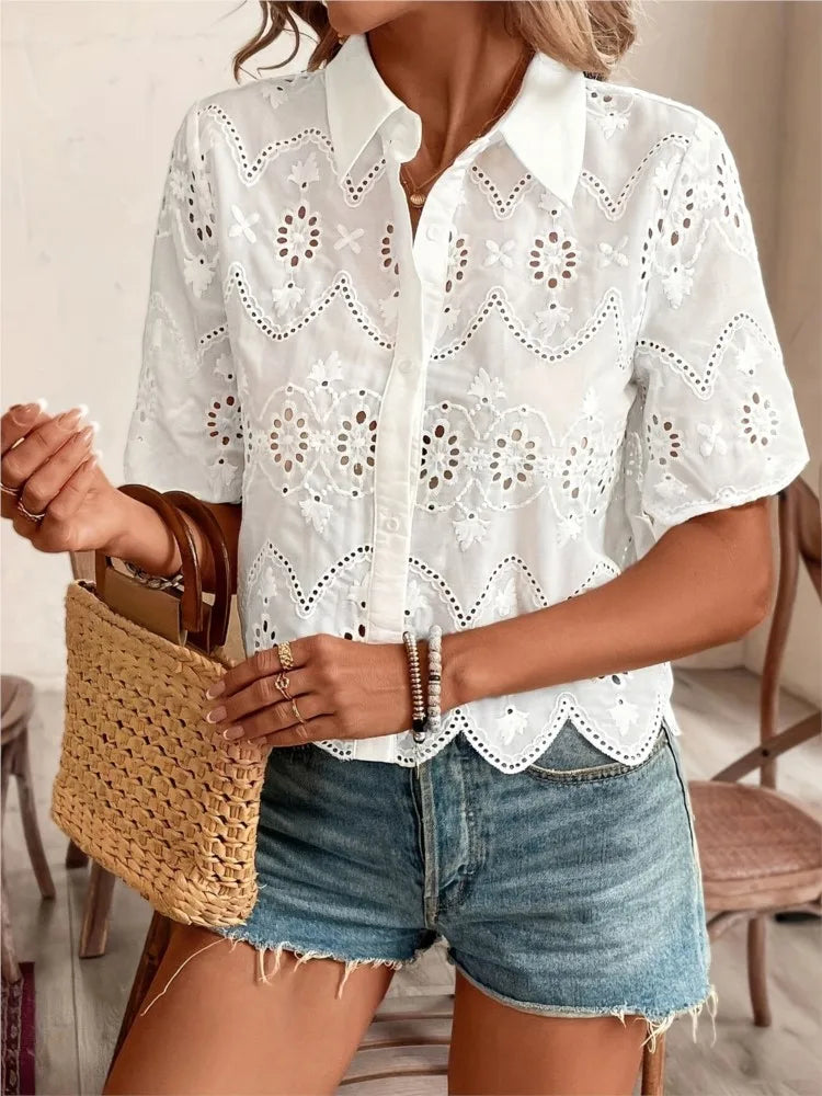 Camisa Delicaté Marise - Bordados Florais Vazados em Laise