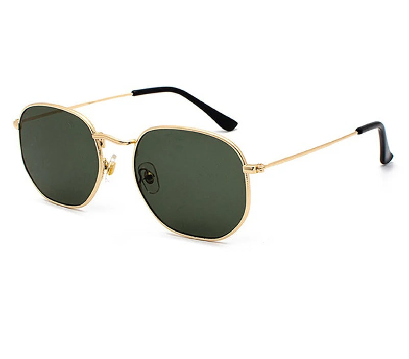  — Estilo e Proteção em Todos os Momentos

Transforme seus looks com um acessório moderno, sofisticado e cheio de personalidade. Os óculos retrô hexagonais da Gata Raposa unem design fashion com proteção UV400, garantindo conforto visual e muito estilo para o dia a dia, viagens, praia e momentos ao ar livre.

Com armação metálica leve e resistente, esse modelo combina perfeitamente com produções casuais, elegantes e tendências streetwear ou boho chic. As lentes espelhadas com pr
