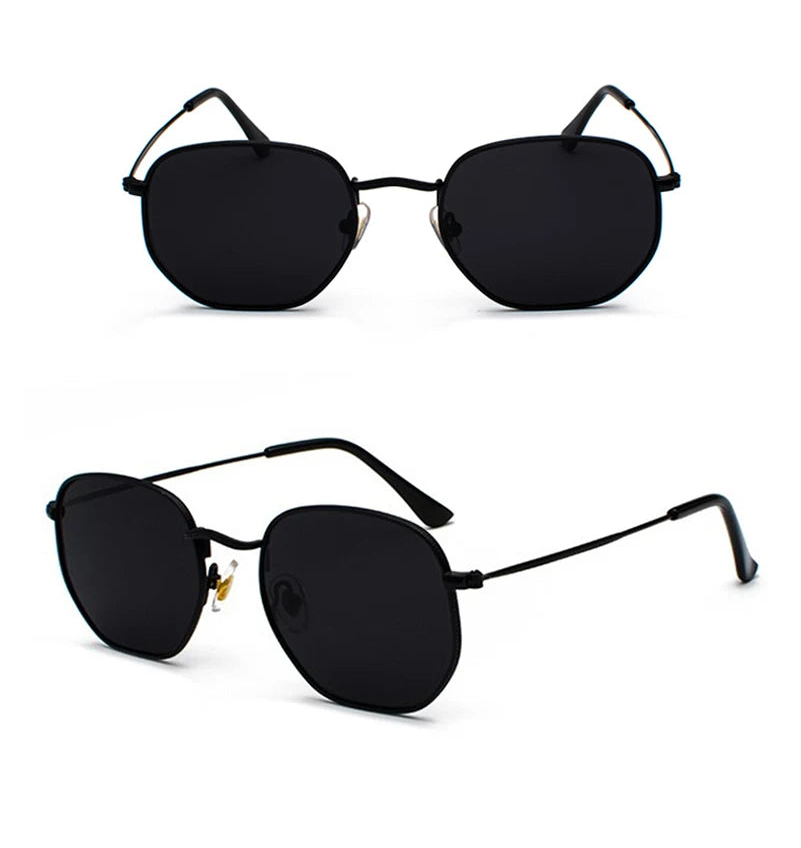 Óculos Hexagonais Retrô UV400 — Estilo e Proteção em Todos os Momentos

Transforme seus looks com um acessório moderno, sofisticado e cheio de personalidade. Os óculos retrô hexagonais da Gata Raposa unem design fashion com proteção UV400, garantindo conforto visual e muito estilo para o dia a dia, viagens, praia e momentos ao ar livre.

Com armação metálica leve e resistente, esse modelo combina perfeitamente com produções casuais, elegantes e tendências streetwear ou boho chic. As lentes espelhadas com pr